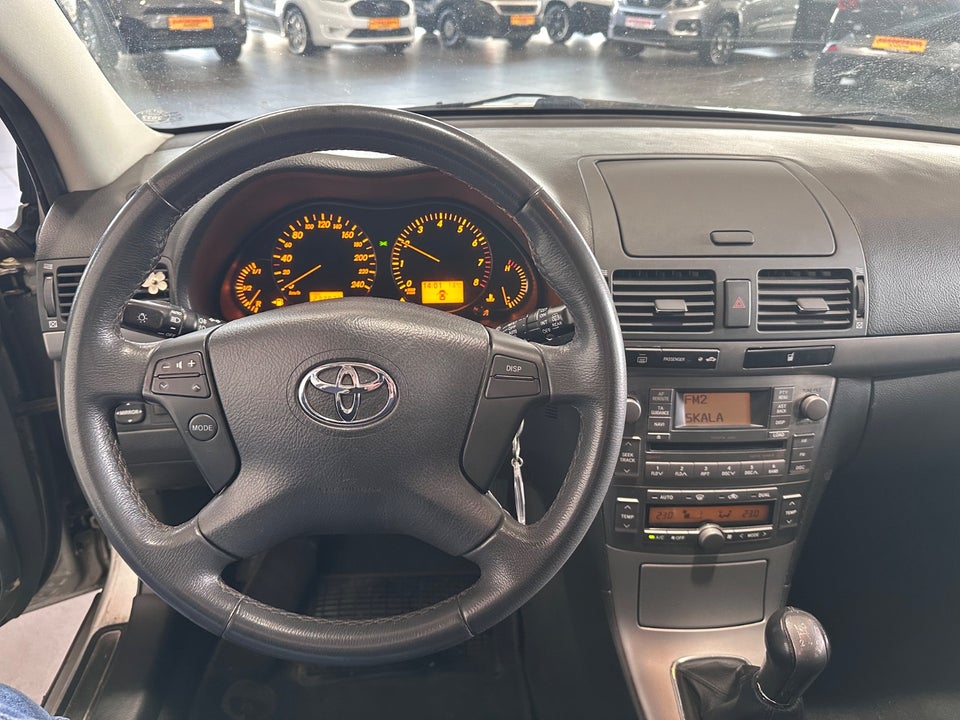 Toyota Avensis 1,8 Sol+ stc. 5d