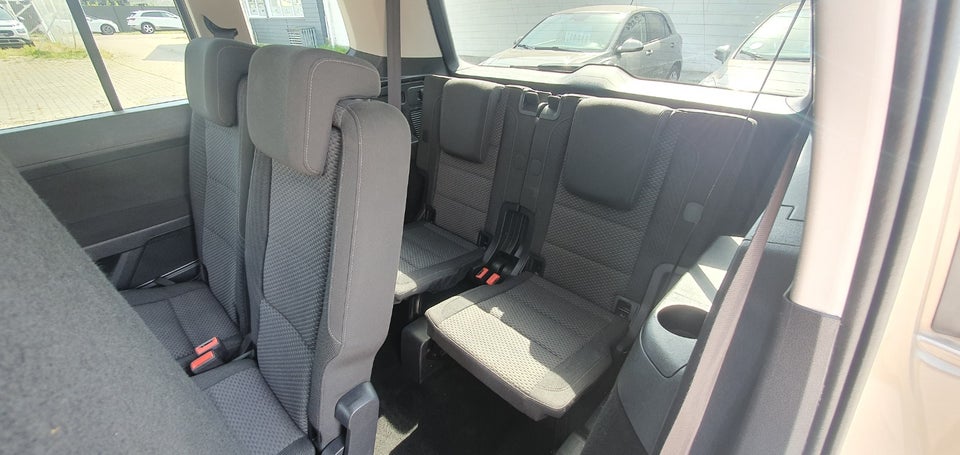 VW Touran 1,6 TDi 115 Comfortline DSG 7prs 5d