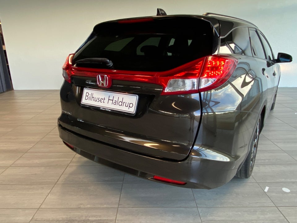 Honda Civic 1,8 i-VTEC Style Tourer 5d