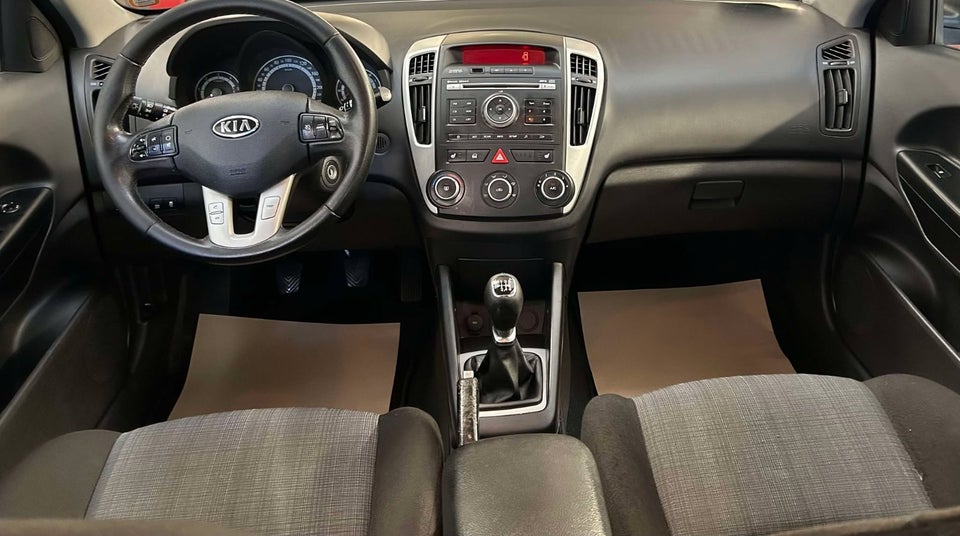 Kia Ceed 1,6 CRDi 115 Exclusive 5d