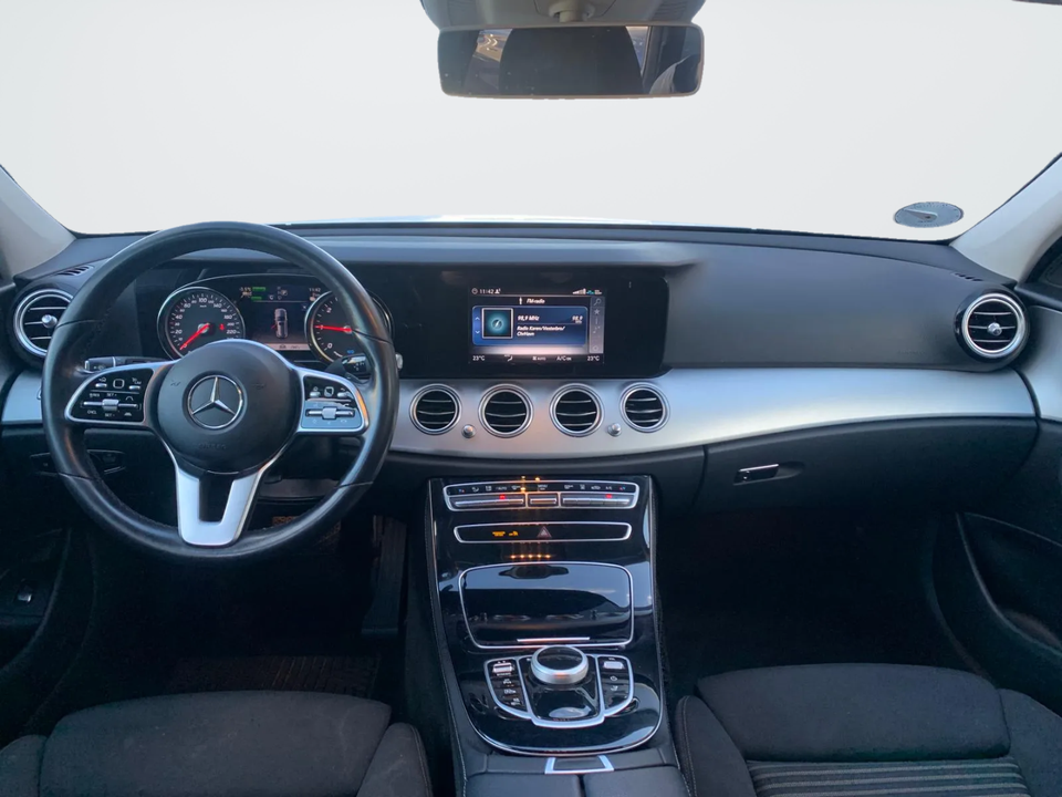 Mercedes E300 de 2,0 Avantgarde stc. aut. 5d
