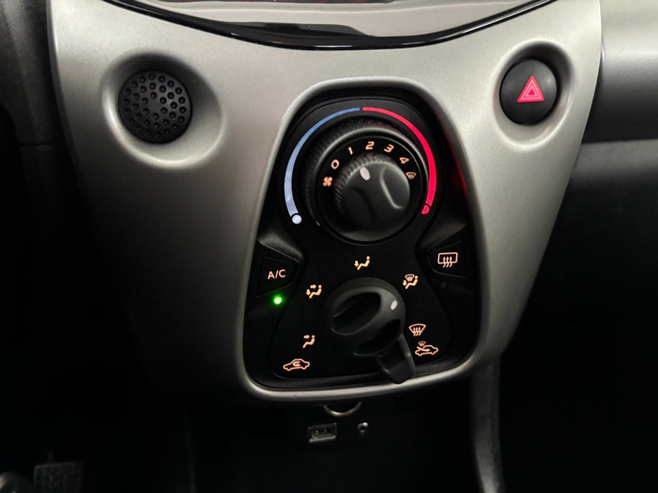 Toyota Aygo 1,0 VVT-i x-play 5d