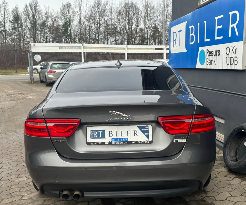 Jaguar XE 2,0 D180 Prestige aut. 4d