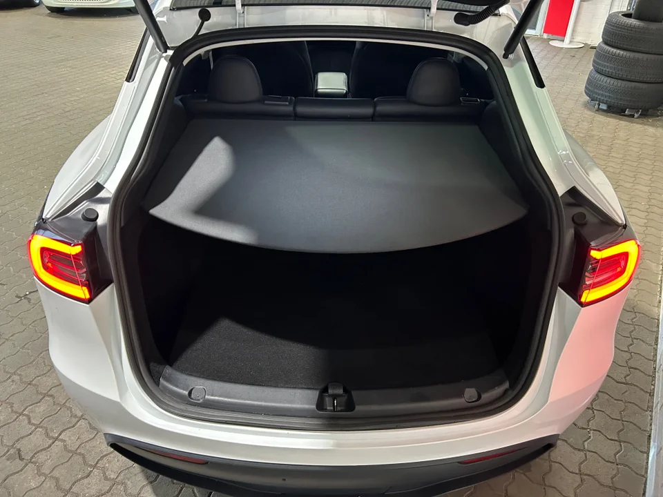 Tesla Model Y Long Range RWD 5d