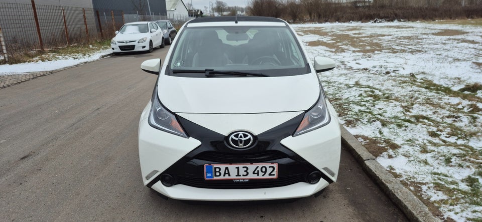 Toyota Aygo 1,0 VVT-i x-wave Sky 5d