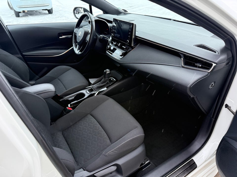 Suzuki Swace 1,8 HEV Exclusive White stc. e-CVT 5d