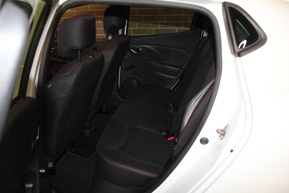 Renault Clio IV 1,2 16V Authentique 5d