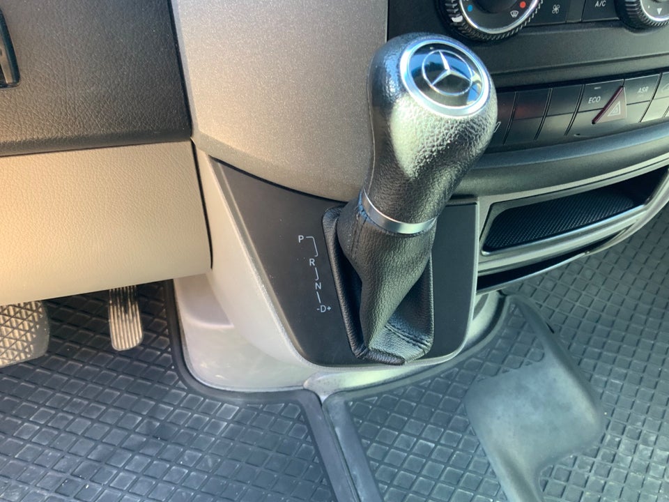 Mercedes Sprinter 216 2,2 CDi R2 Kassevogn aut. 5d