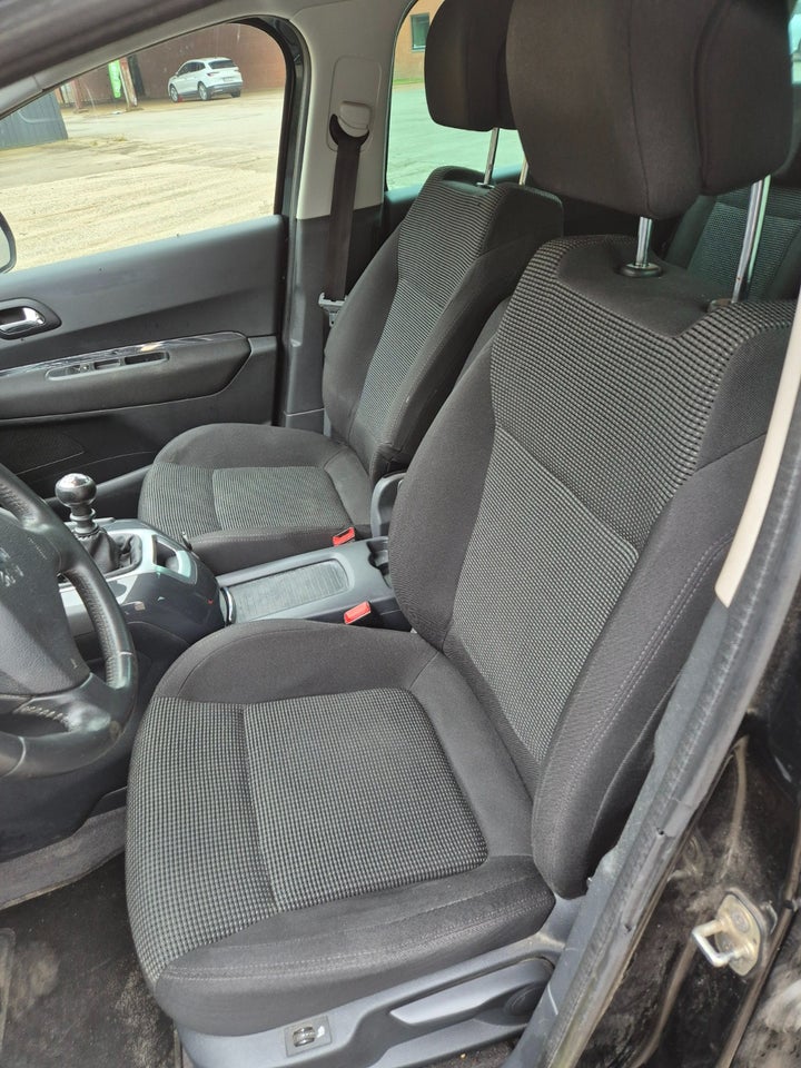 Peugeot 5008 1,6 HDi 112 Premium 7prs 5d