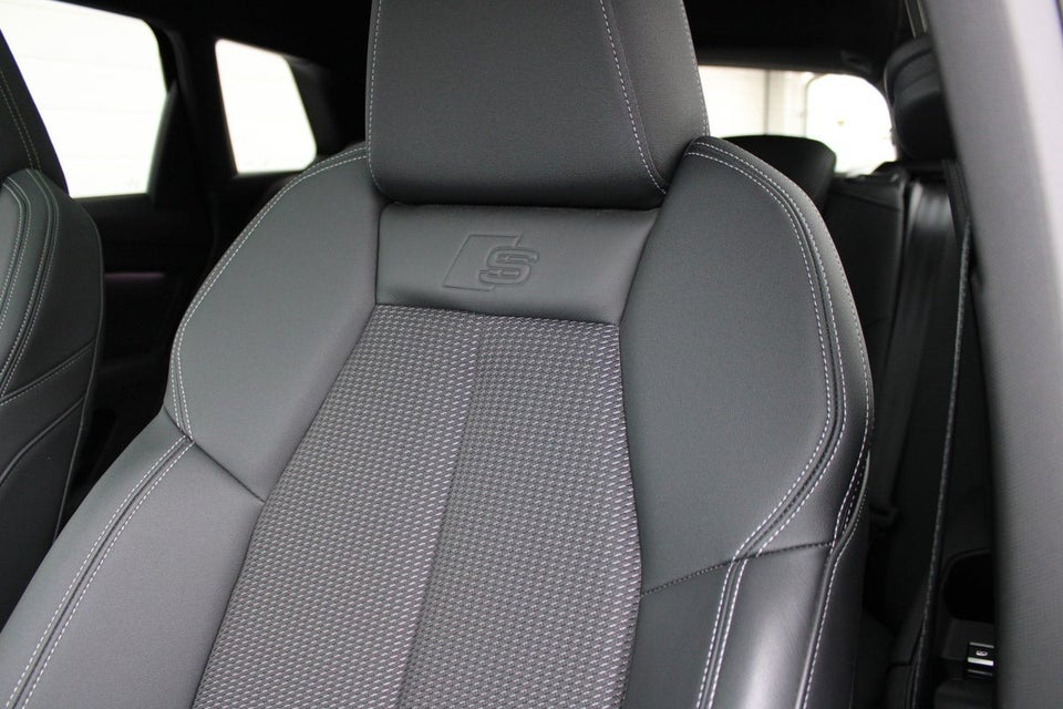 Audi Q4 e-tron 45 S-line 5d