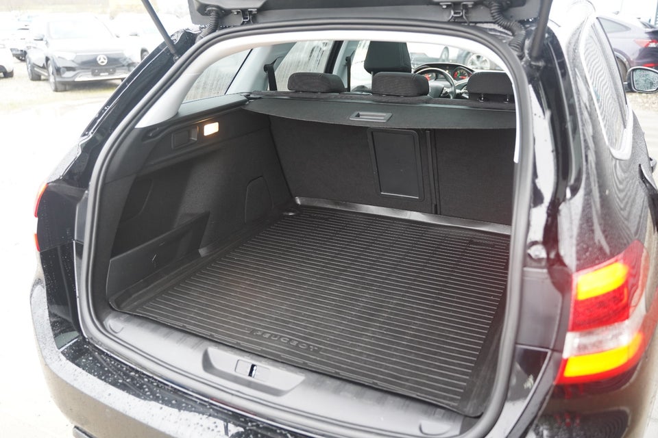 Peugeot 308 1,2 PureTech 130 Selection Sky SW 5d