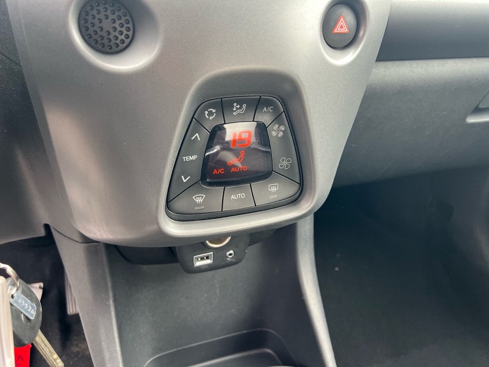 Toyota Aygo 1,0 VVT-i x-press 5d