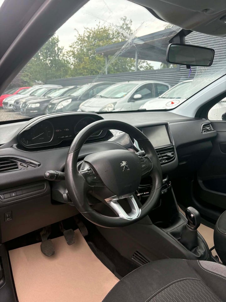 Peugeot 208 1,2 e-THP 110 Allure 5d