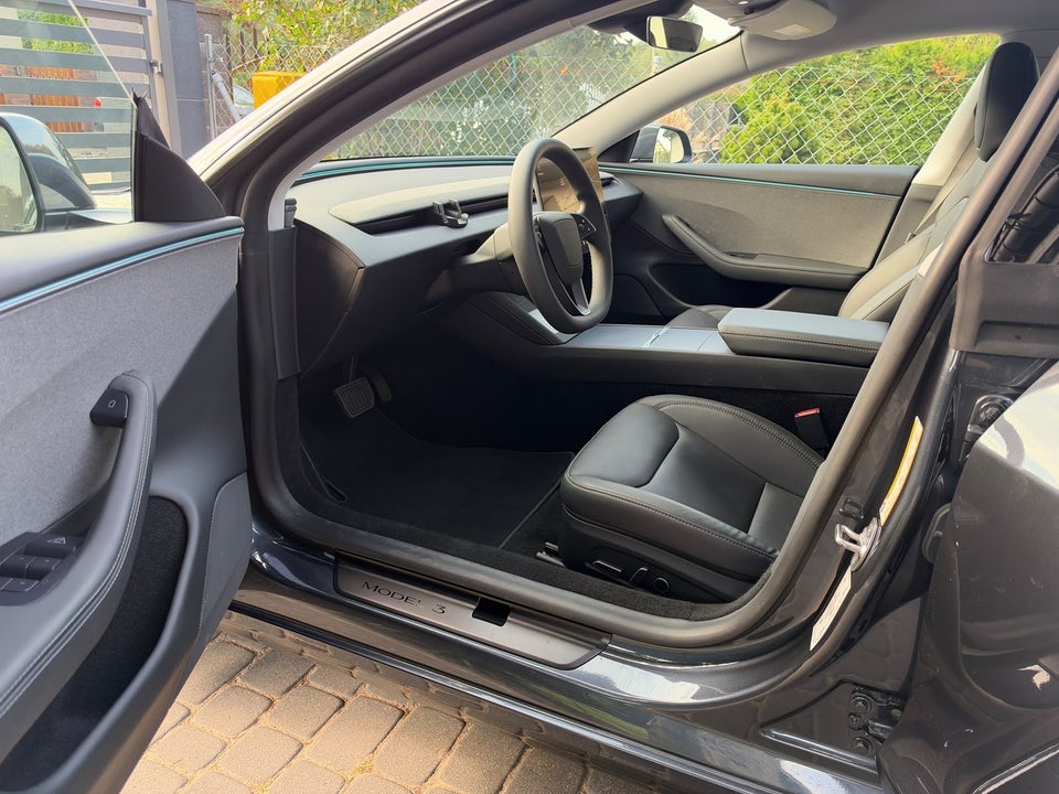 Tesla Model 3 RWD 4d