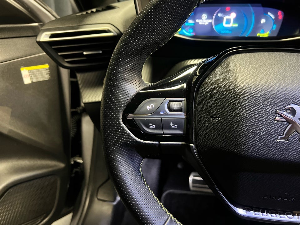 Peugeot e-208 50 GT 5d