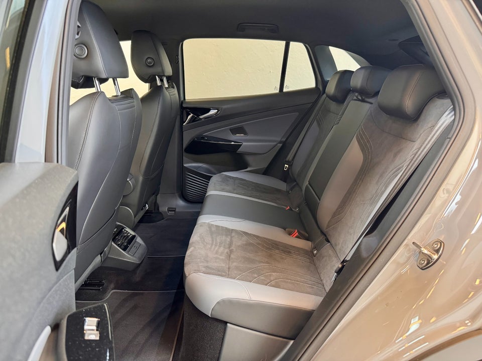 VW ID.4 77 Pro Business Premium 5d