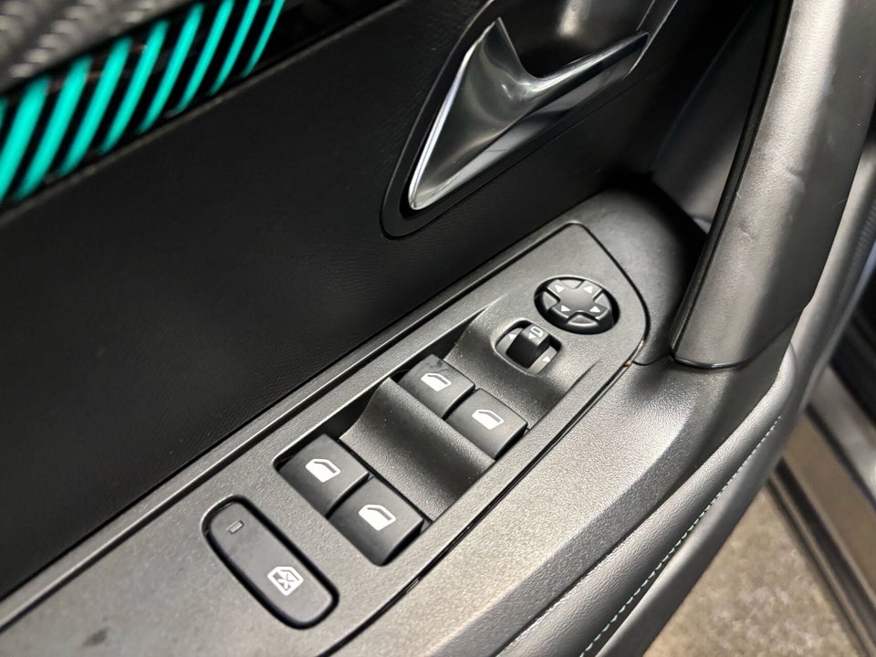 Peugeot 2008 1,2 PureTech 130 Platin Sport EAT8 5d