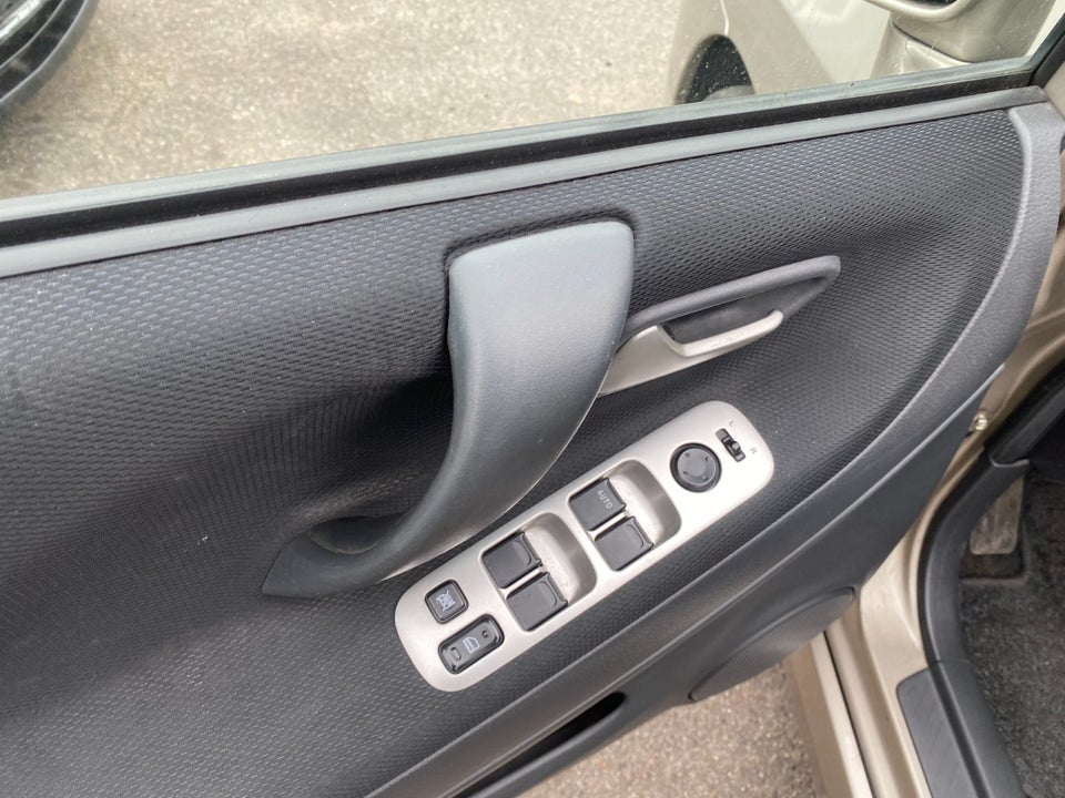 Suzuki Liana 1,6 GL aut. 5d