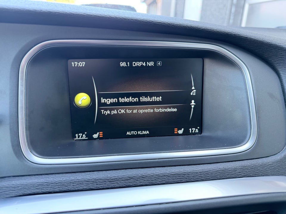 Volvo V40 CC 1,6 D2 115 Momentum 5d