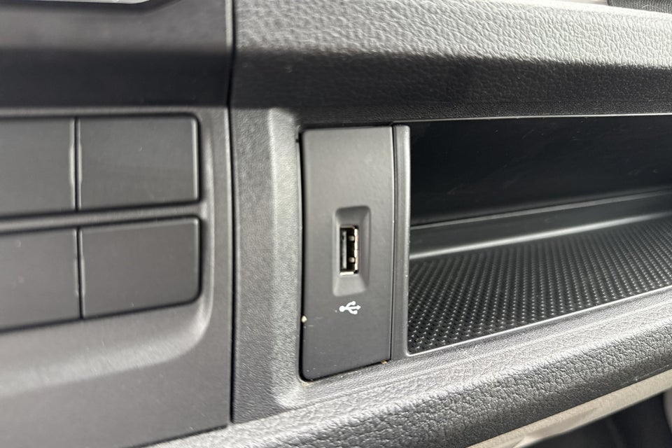 VW Transporter 2,0 TDi 150 Kassevogn lang