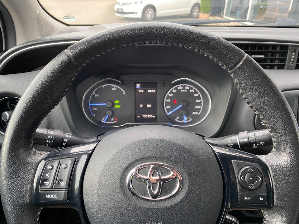 Toyota Yaris 1,5 Hybrid H1 e-CVT Van 5d