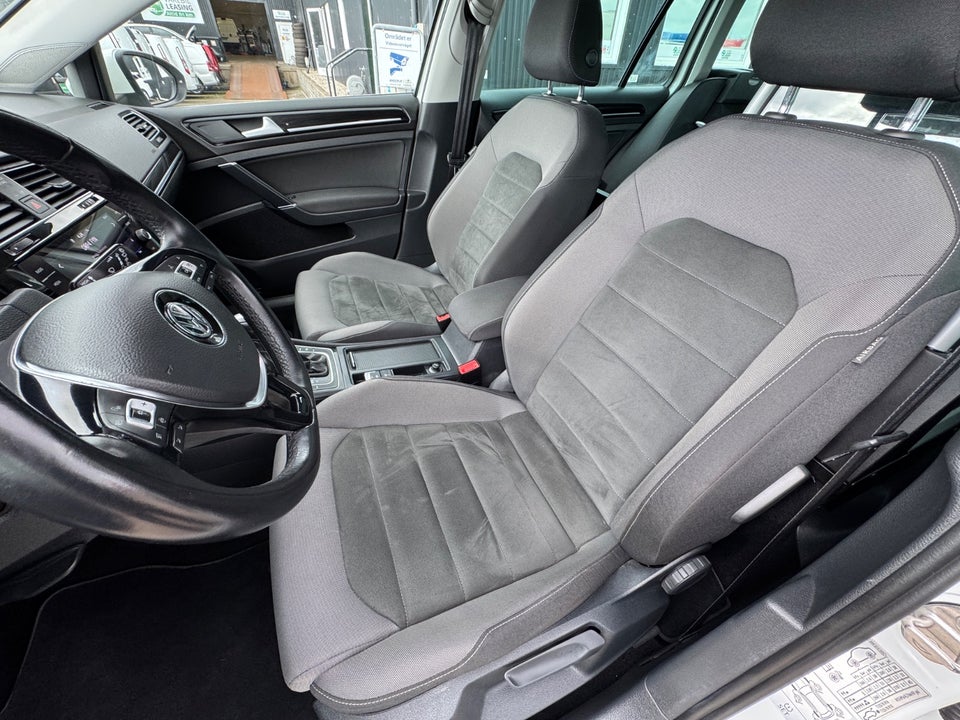 VW Golf VII 2,0 TDi 150 Highline Variant DSG Van 5d
