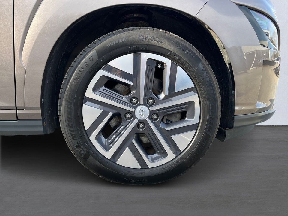 Hyundai Kona 64 EV Essential 5d