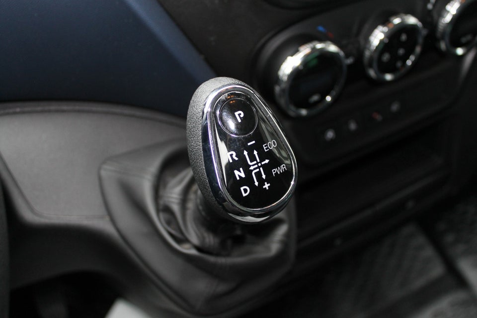 Iveco Daily 2,3 35S14 Alukasse m/lift AG8 2d