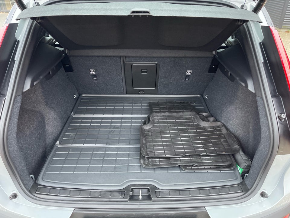 Volvo XC40 ReCharge Extended Range Plus 5d