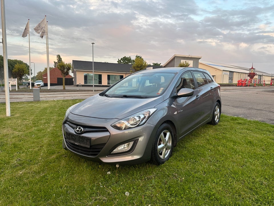 Hyundai i30 1,6 CRDi 110 Comfort CW Eco 5d