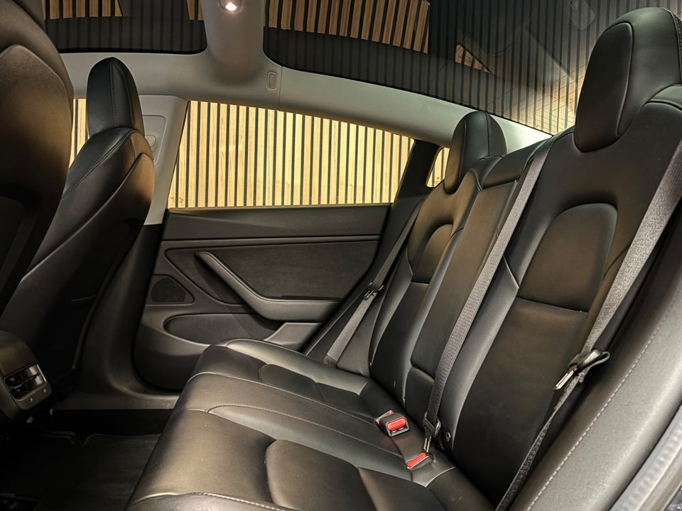 Tesla Model 3 Standard Range+ RWD 4d