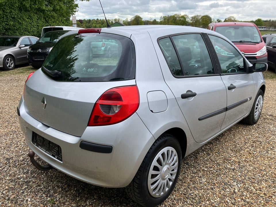 Renault Clio III 1,6 Dynamique BeatUp 5d