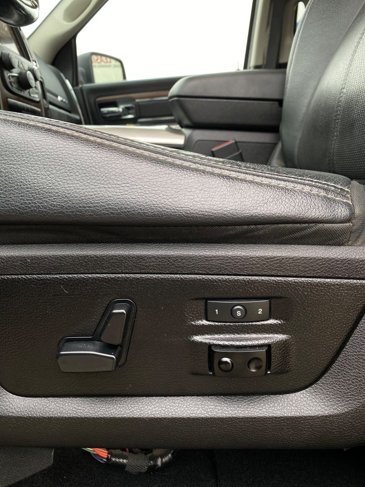 Dodge RAM 1500 5,7 V8 Laramie Crew Cab aut. 4x4 4d