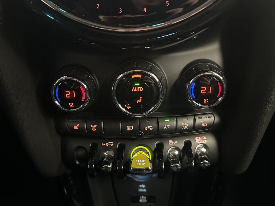 MINI Cooper SE Essential 3d