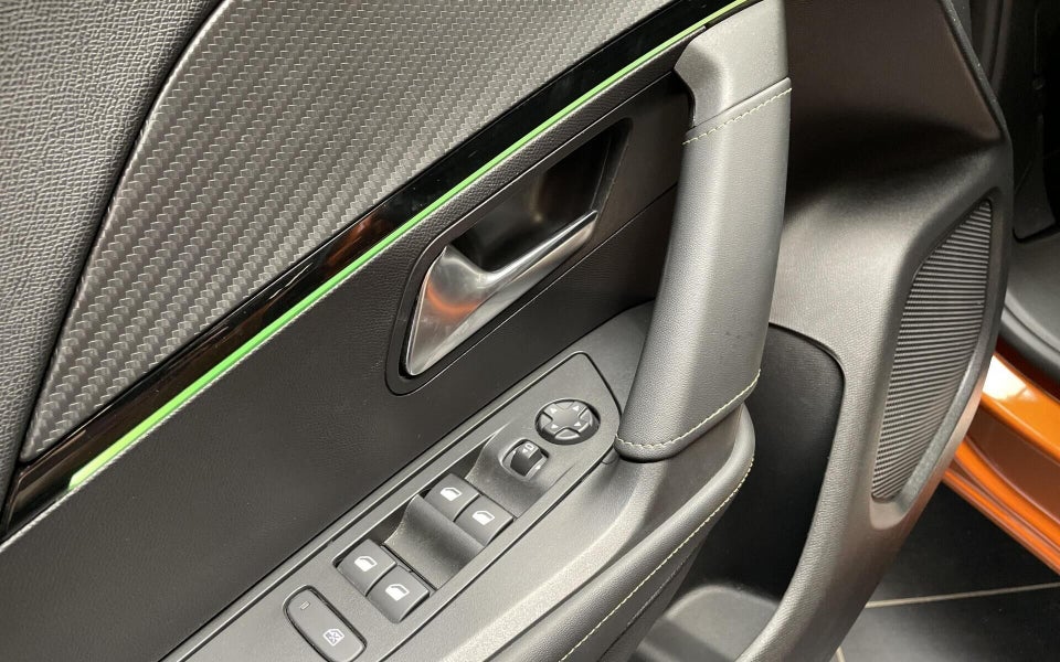 Peugeot e-2008 50 GT Sky 5d