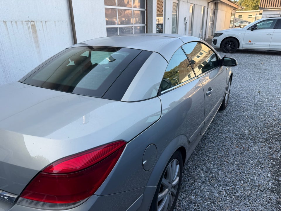 Opel Astra 1,8 16V Cosmo TwinTop 2d