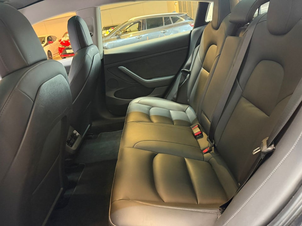 Tesla Model 3 Standard Range+ RWD 4d