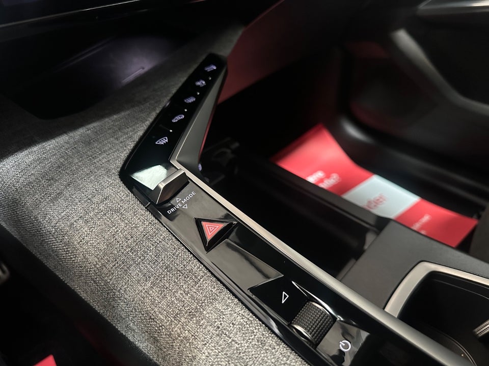 Peugeot e-3008 77 GT 5d