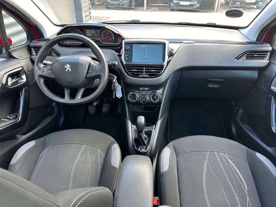 Peugeot 208 1,2 VTi Allure Sky 5d