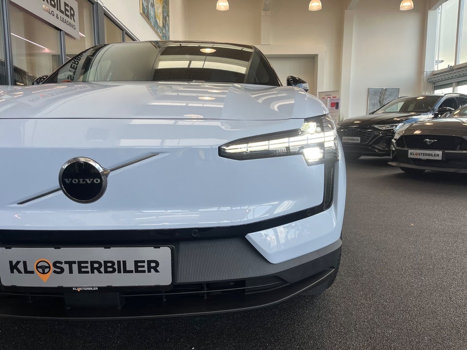 Volvo EX30 Standard Range Plus 5d