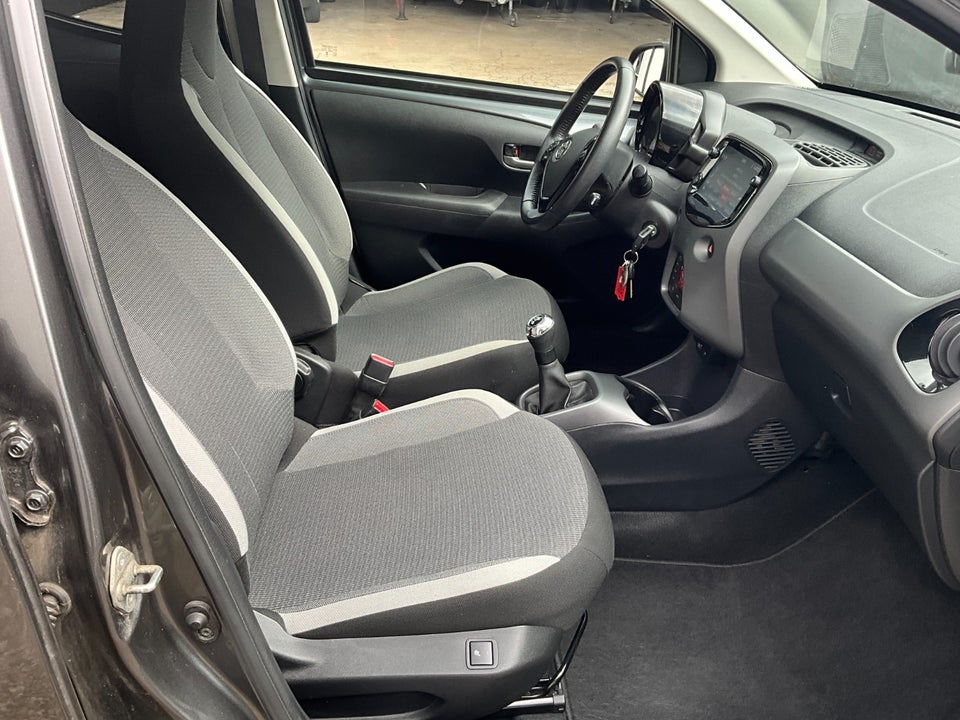 Toyota Aygo 1,0 VVT-i x-play 5d