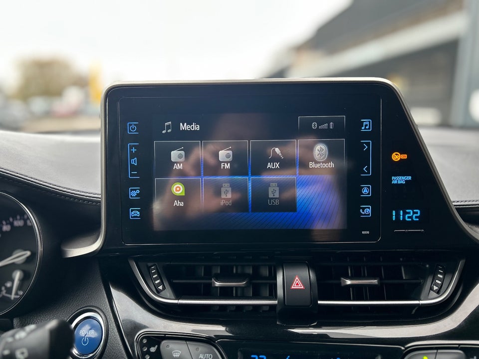 Toyota C-HR 1,8 Hybrid Premium Selected CVT 5d