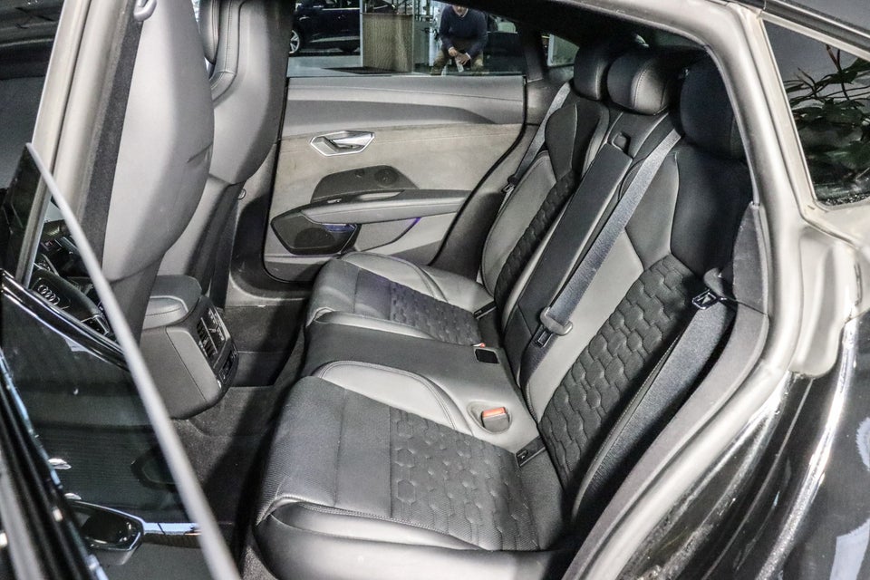 Audi e-tron GT quattro 4d