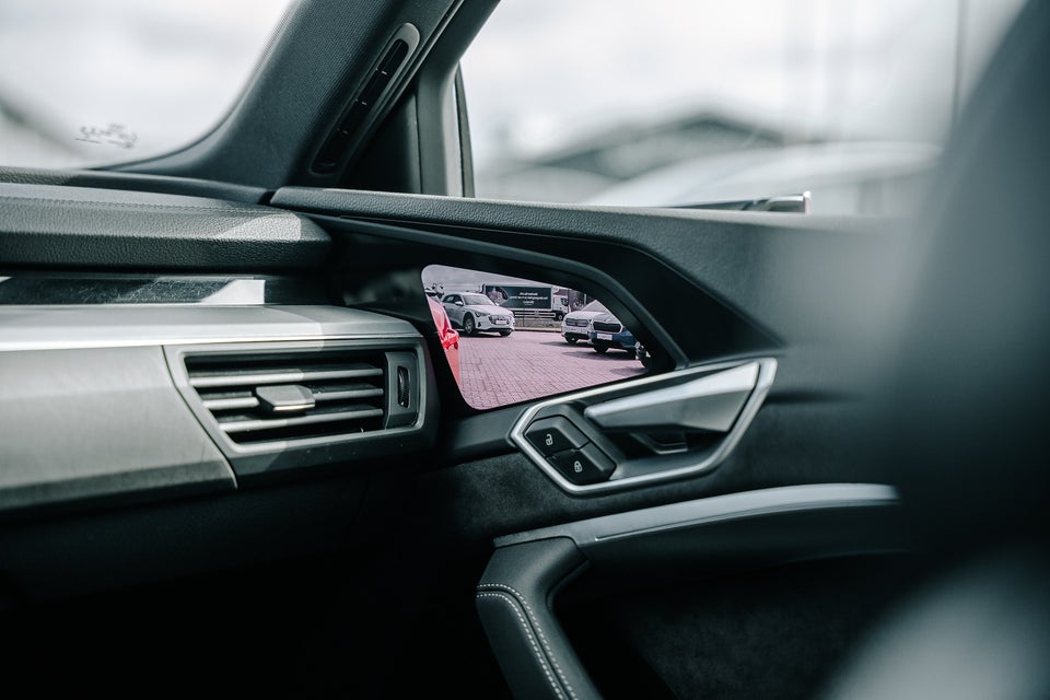 Audi e-tron 55 S-line Prestige Sportback quattro 5d