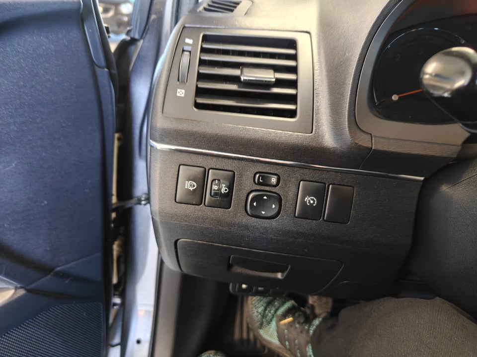 Toyota Avensis 2,0 D-4D TX stc. 5d