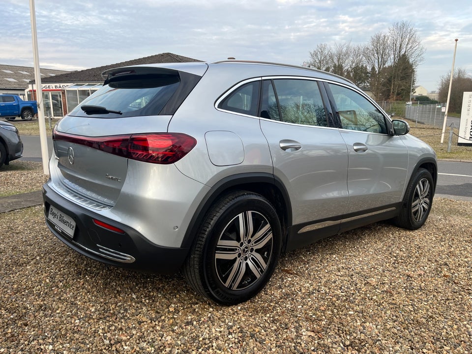 Mercedes EQA300 Progressive 4Matic 5d