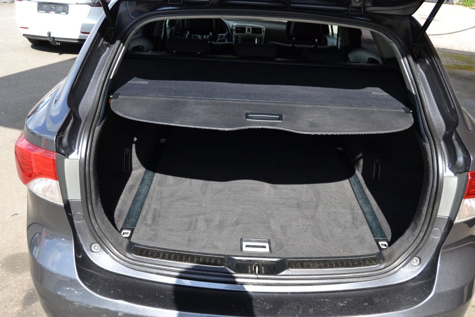 Toyota Avensis 1,6 VVT-i T2 Touch stc. 5d