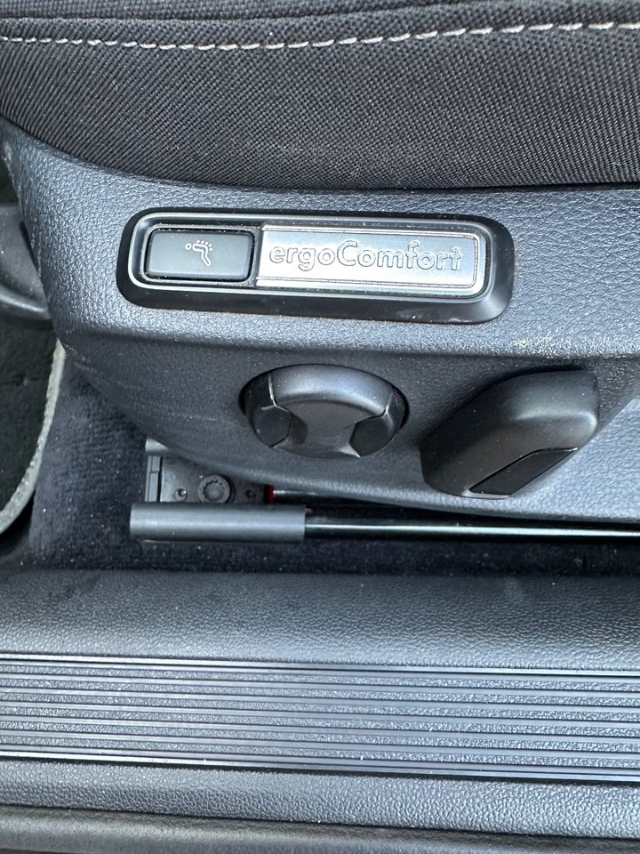 VW Passat 1,6 TDi 120 Highline Variant DSG 5d