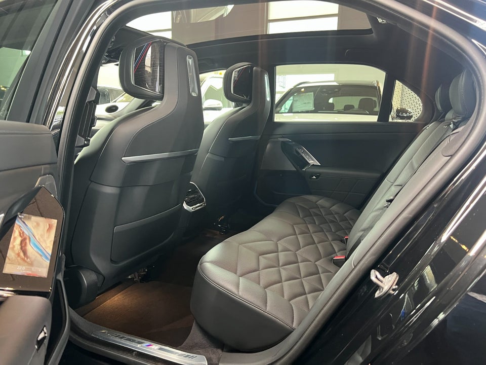 BMW i7 eDrive50 M-Sport 4d
