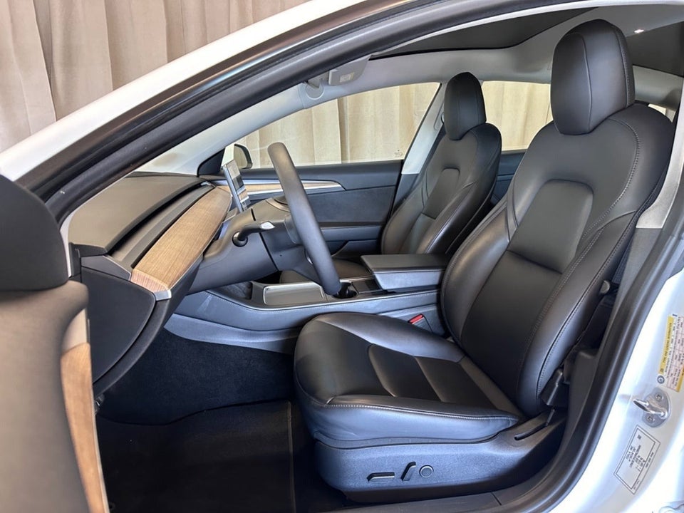 Tesla Model 3 Standard Range+ RWD 4d
